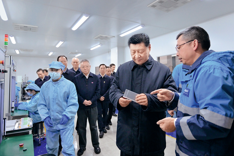 2024年3月18日至21日，中共中央总书记、国家主席、中央军委主席习近平在湖南考察。这是18日下午，习近平在中德合资企业巴斯夫杉杉电池材料有限公司考察。 新华社记者 谢环驰/摄